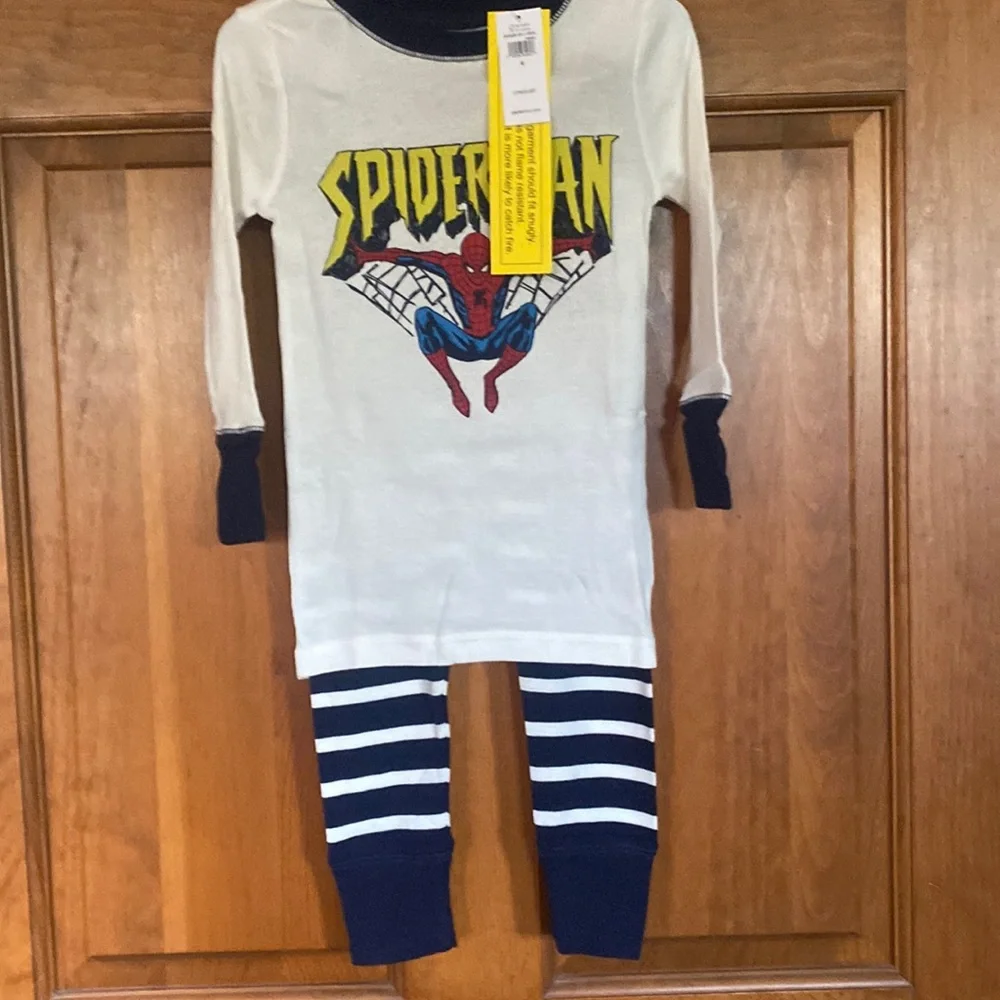 Gap Factory NWT Spiderman pj set. Size 4. White & navy.
